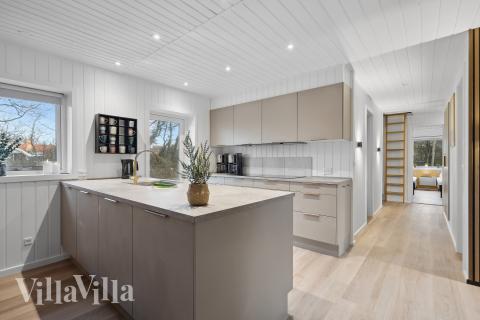 Køkkenet i luksushus nr. 926 er udstyrret, så I let kan lave mad til 14 personer.