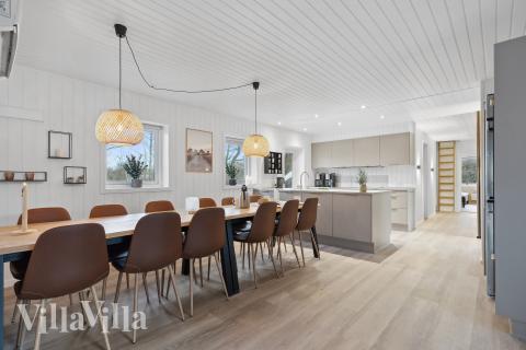 Det store lyse opholdrum i luksushus nr. 926 til 14.