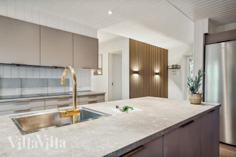 Køkkenet i luksushus nr. 926 er godt indrettet.