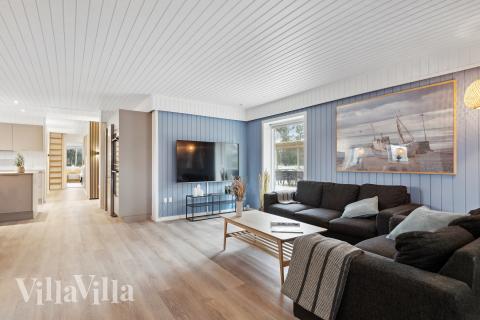 Der er mulighed for hygge i sommerhusets sofaarrangement, når I besøger luksushus nr. 926