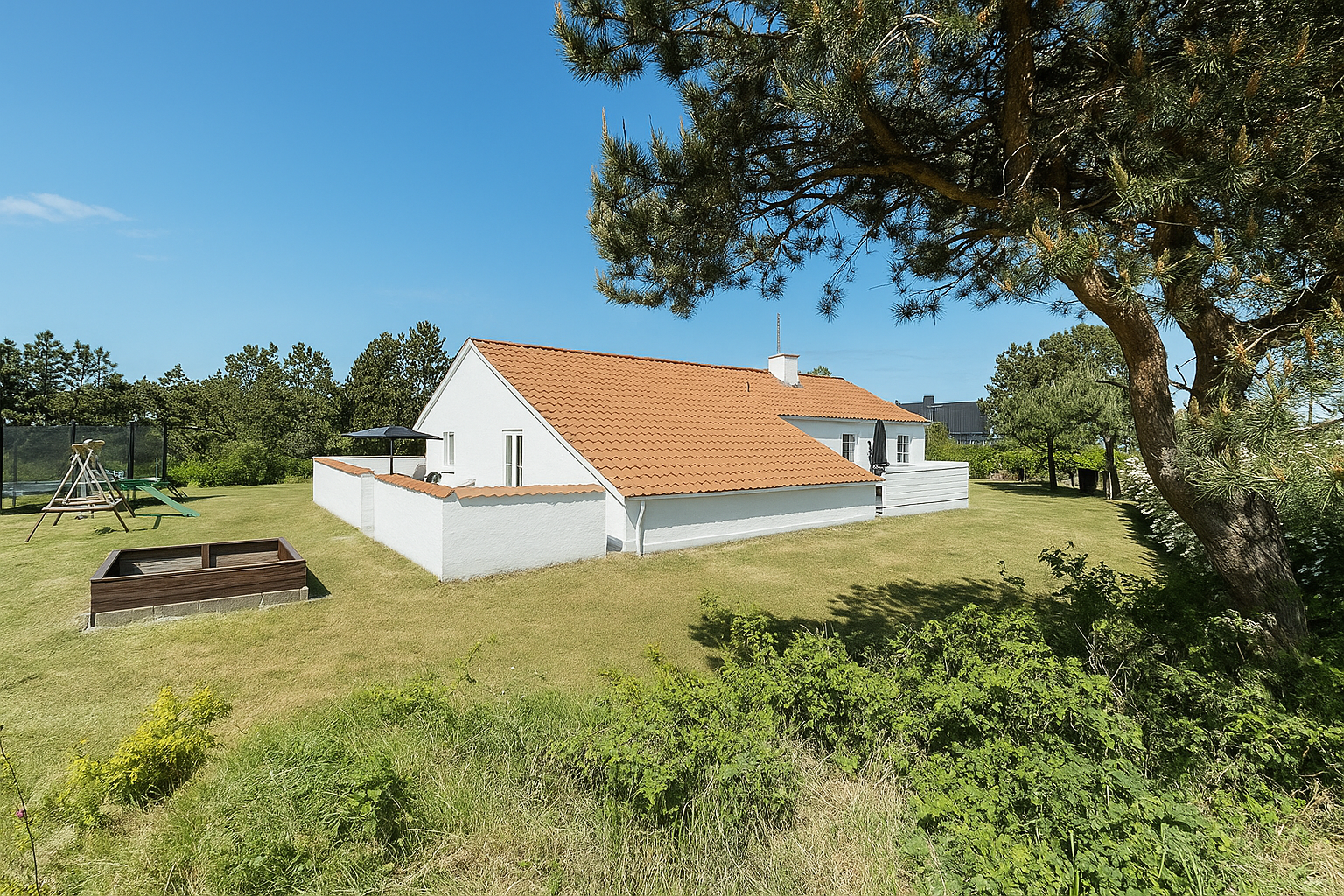 Dette skønne poolhus nr. 926 med plads til 14 personer ligger i Østjylland