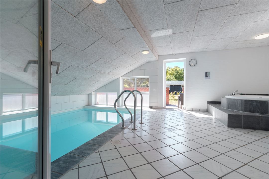 Den lækre pool i luksushuse nr. 926 til 14 personer