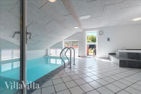 Den lækre pool i luksushuse nr. 926 til 14 personer