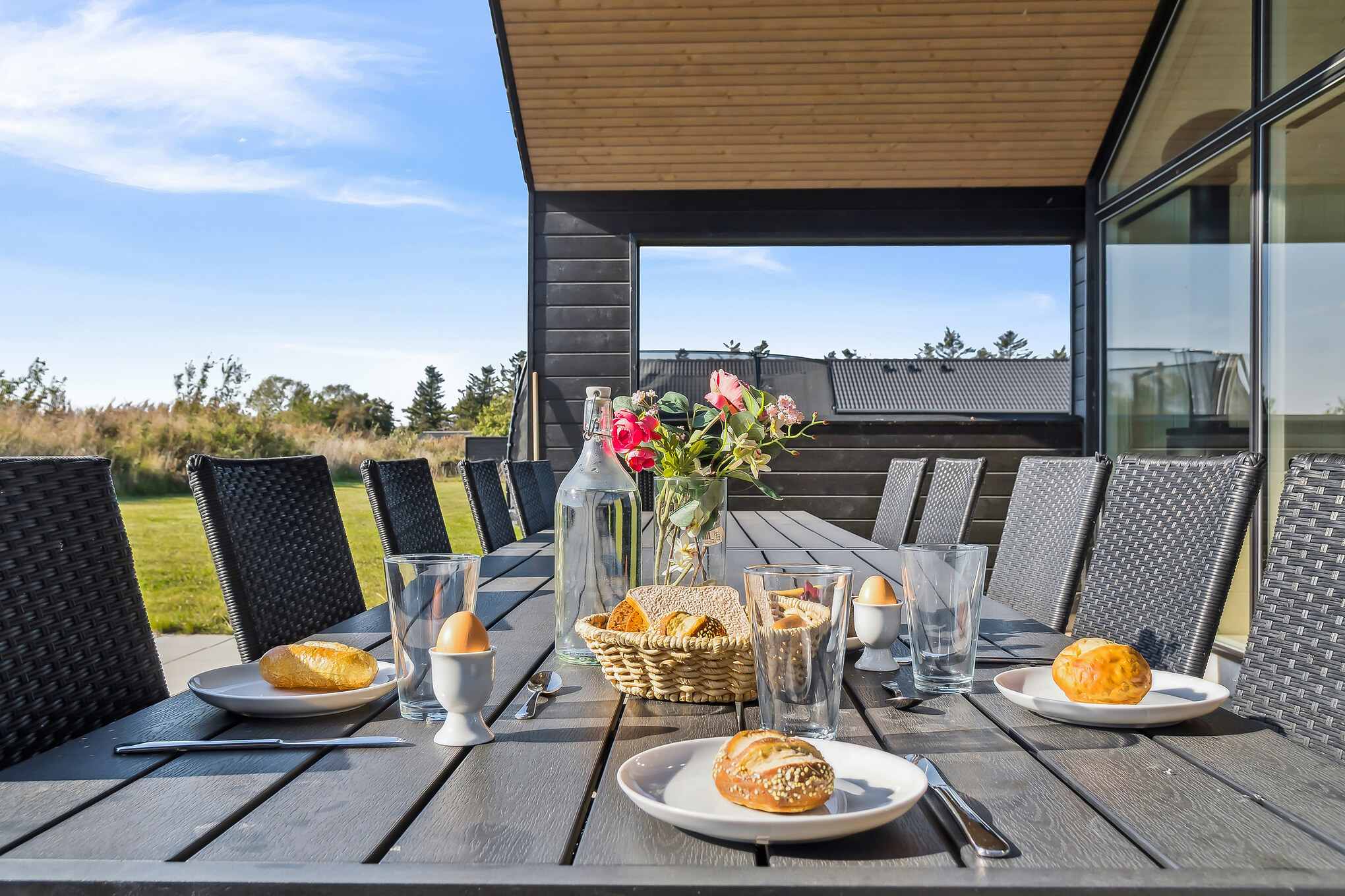Nyd en grillaften på terrassen i luksushus nr. 617 i Fyn og øer