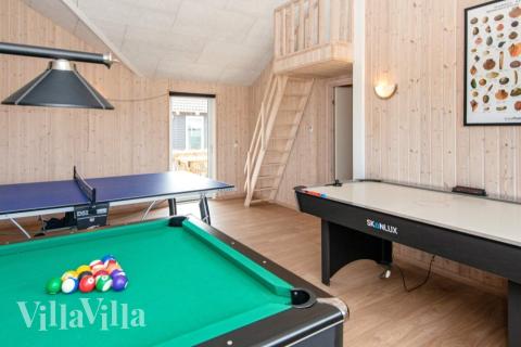 Ud over de mange timer, man kan bruge i husets pool-afdeling, så byder luksushus 293 også på billard/bordtennis og dart