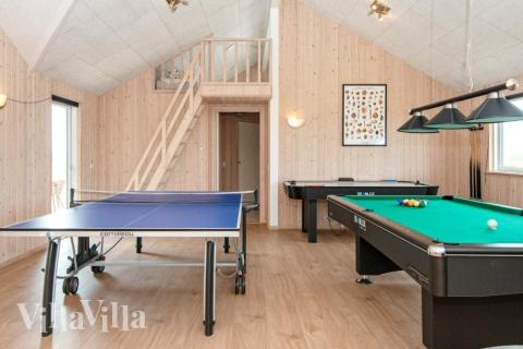 Luksushus 293 til 22 personer byder på et stort aktivitetsrum med bl.a. billard og dart