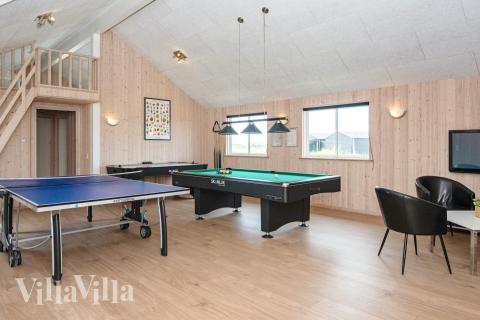 Aktivitetsrum i luksushus nr. 293 med 9 soveværelser og plads til 22 personer.