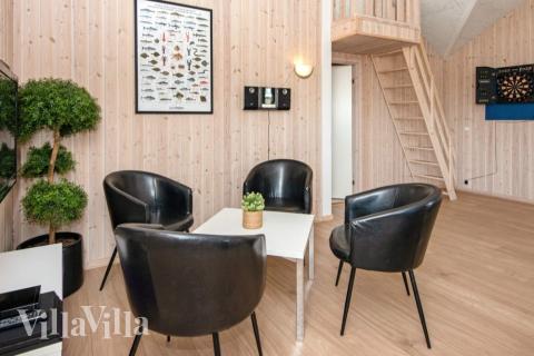 Dyst i sommerhusets aktivitetsrum, når I besøger luksushus nr. 293 i Vestjylland.