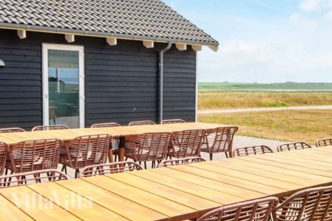 Nyd en grillaften på terrassen i luksushus nr. 293 i Vestjylland
