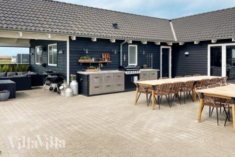 Stor terrasse ved luksushus nr. 293 i Vestjylland.
