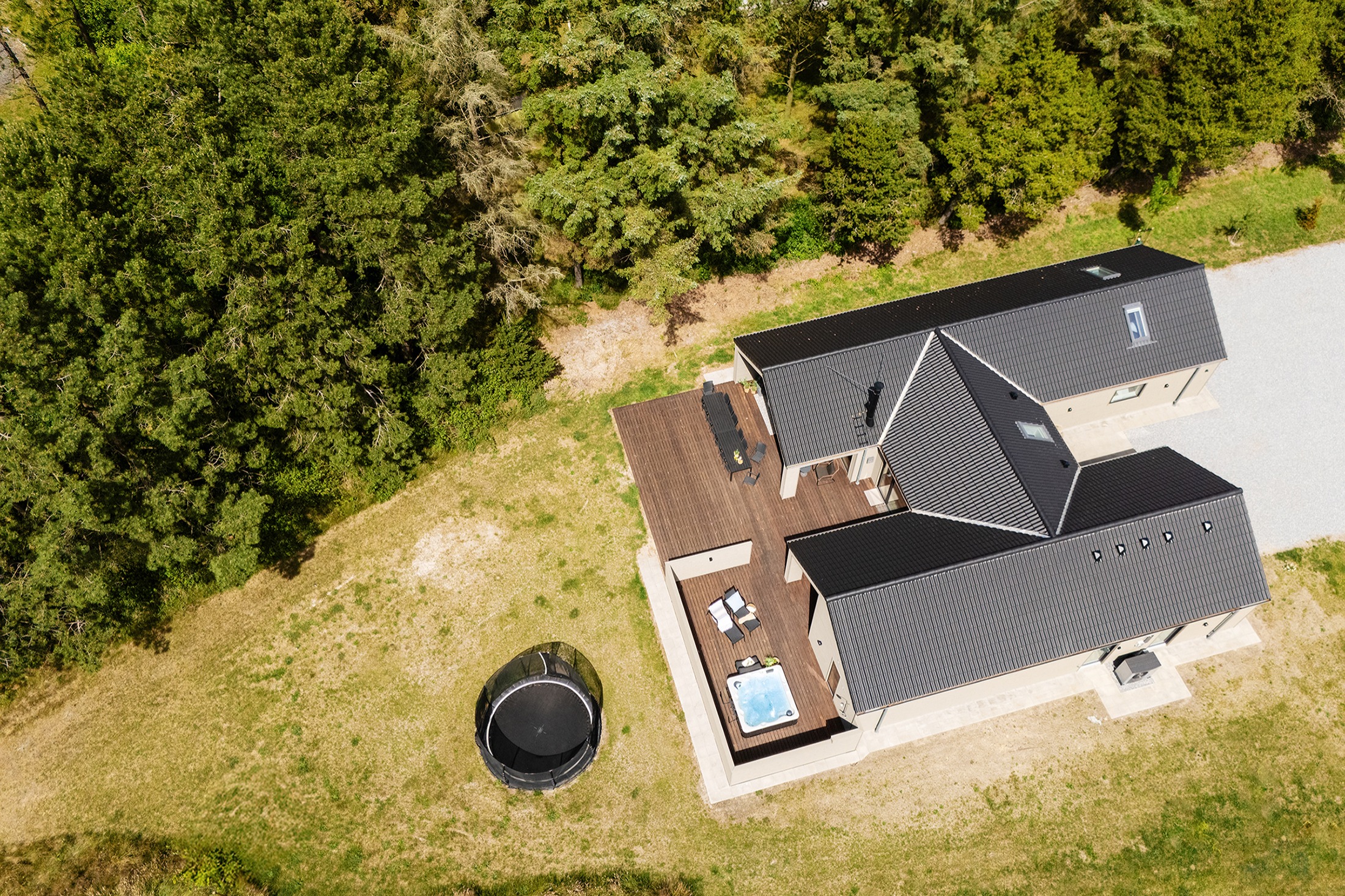 I Sydjylland ligger dette fine poolhus nr. 593 med plads til 14 personer.