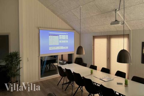 Opholdsrum med plads til 26 i luksushus nr. 608.