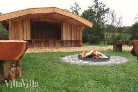 Ud over de mange timer, man kan bruge i husets pool-afdeling, så byder luksushus 473 også på mange udendørs aktiviteter