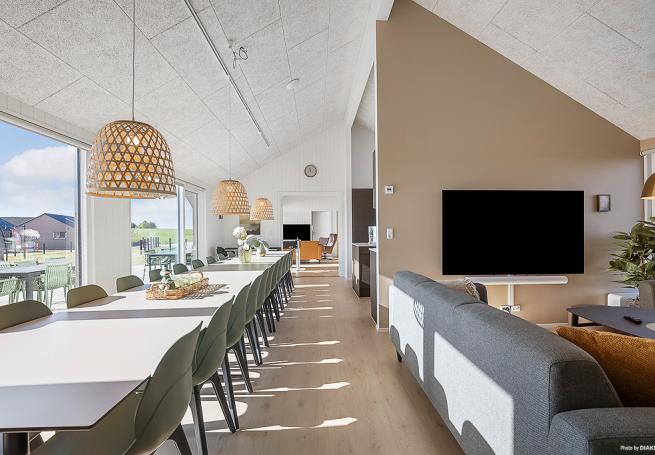 Det store lyse opholdrum i luksushus nr. 901 til 24.