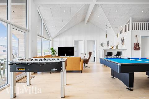 Luksushus 901 til 24 personer byder på et stort aktivitetsrum med bl.a. billard og dart