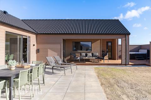 Luksushus nr. 901 har en dejlig terrasse med gode havemøbler til 24 personer.