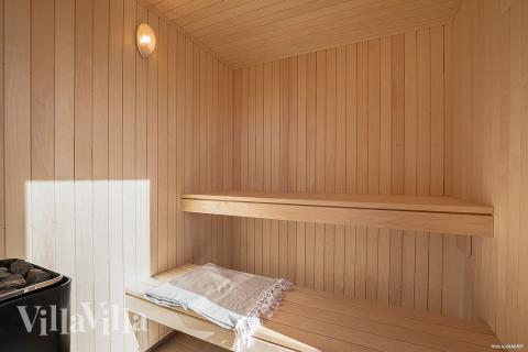 Nyd varmen i saunaen i luksushus nr. 901 til 24 personer