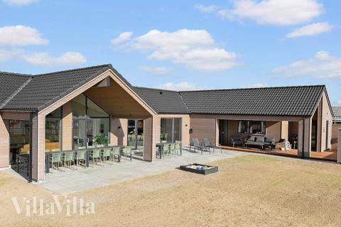 Flot sommerhus nr. 901 med god plads til op til 24 personer