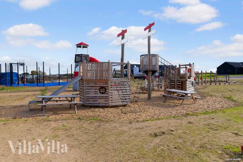 Ud over de mange timer, man kan bruge i husets pool-afdeling, så byder luksushus 901 også på mange udendørs aktiviteter