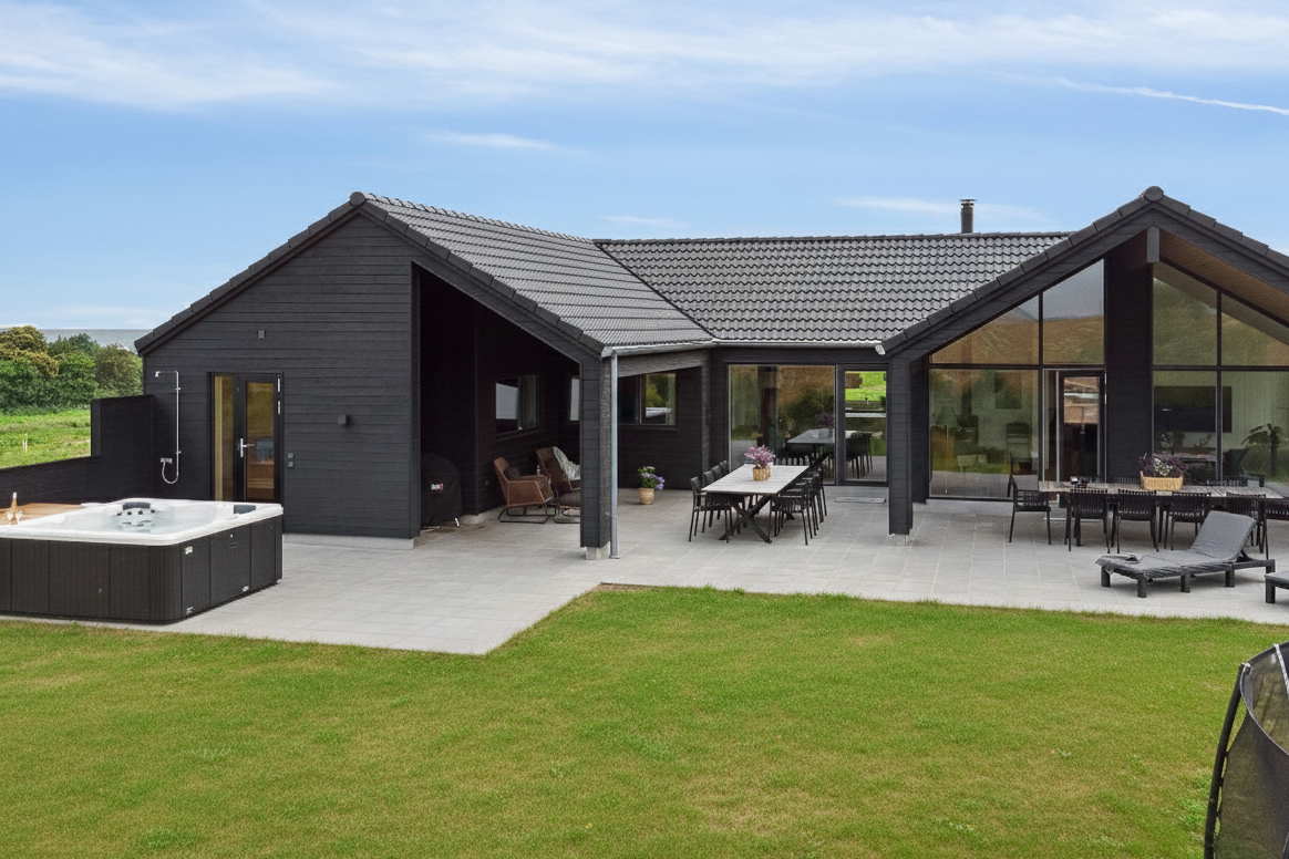 Dette skønne poolhus nr. 668 med plads til 16 personer ligger i Fyn og øer