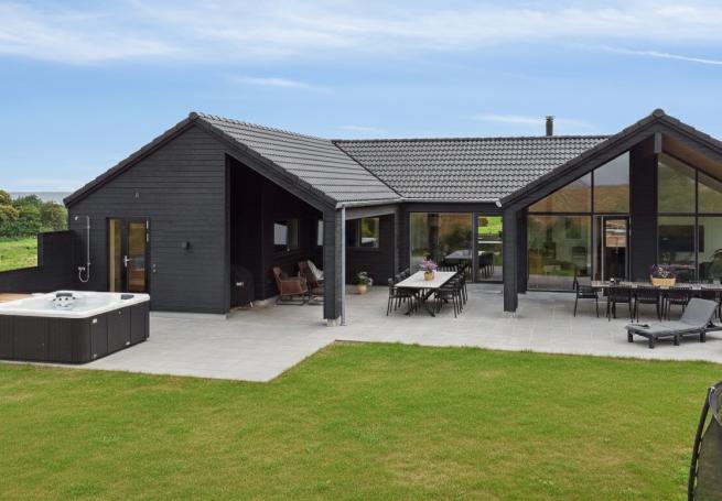 Dette skønne poolhus nr. 668 med plads til 16 personer ligger i Fyn og øer