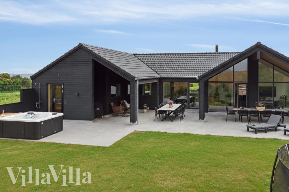 Dette skønne poolhus nr. 668 med plads til 16 personer ligger i Fyn og øer