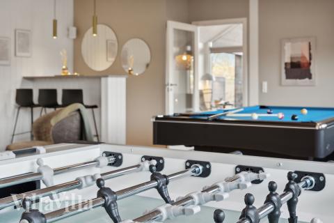 Luksushus 912 til 18 personer byder på et stort aktivitetsrum med bl.a. billard og dart