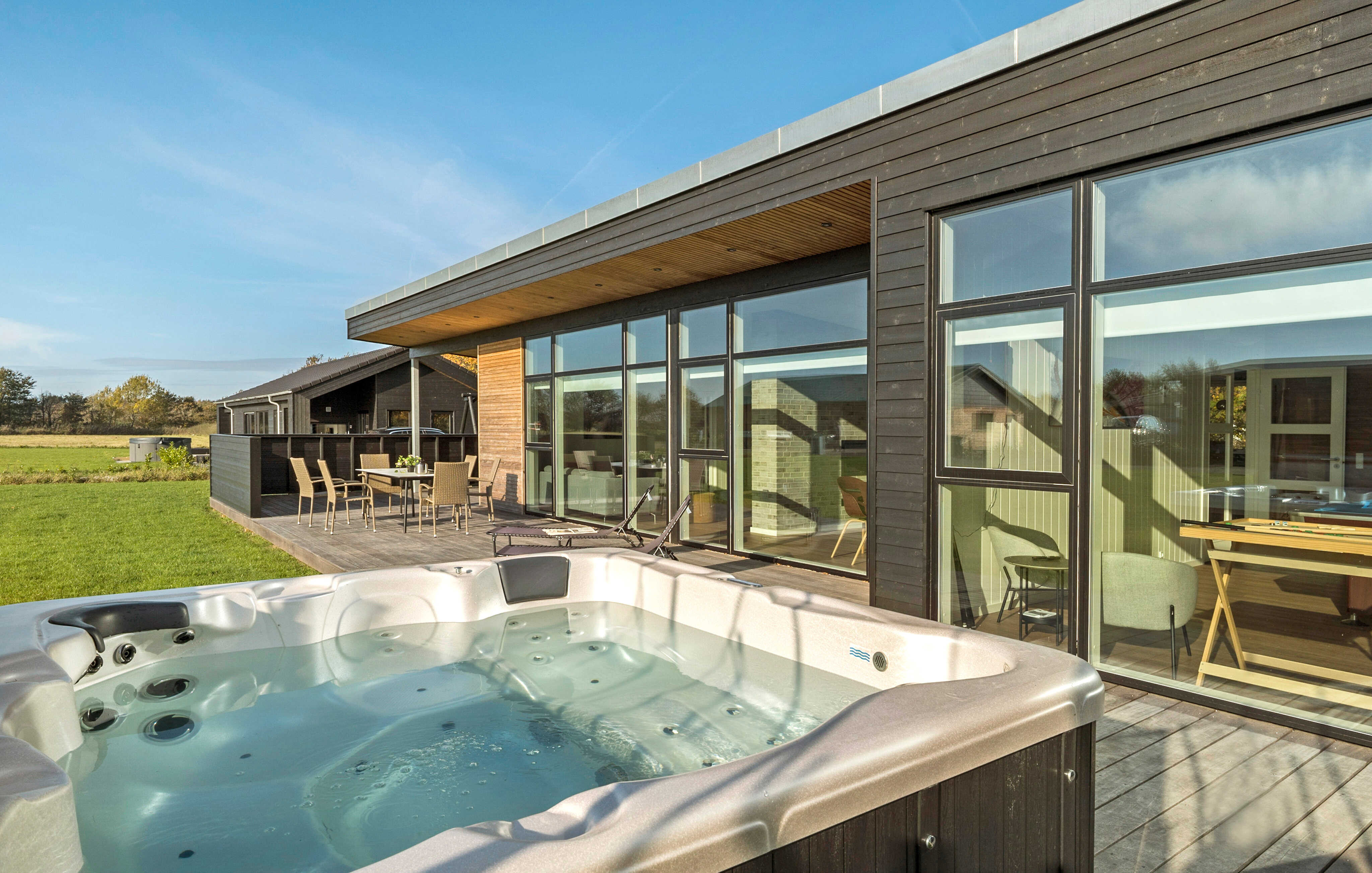 Nyd varmen i spaen i luksushus nr. 936 i Limfjorden