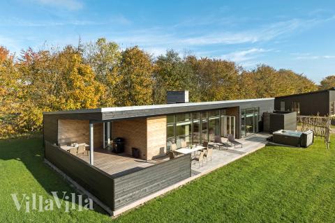 Dette skønne spahus nr. 936 med plads til 10 personer ligger i Limfjorden