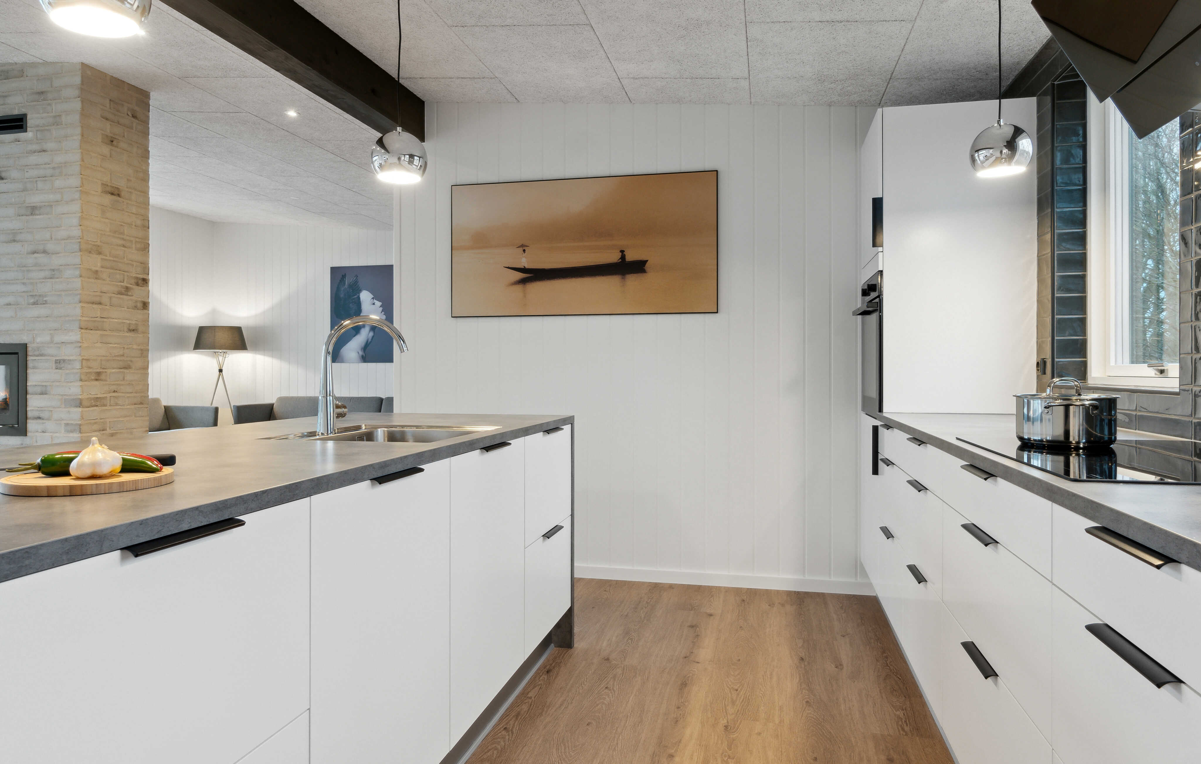 Køkkenet i luksushus nr. 936 er godt indrettet.