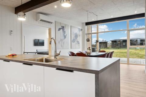 Velindrettet køkken i luksushus nr. 936 i Limfjorden.