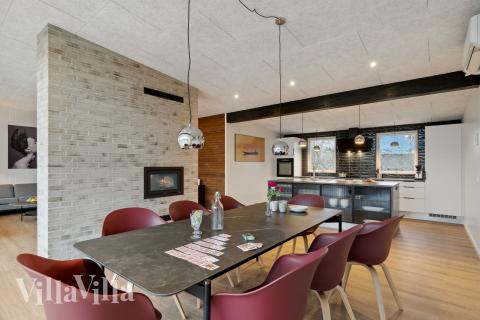 Det store lyse opholdrum i luksushus nr. 936 til 10.