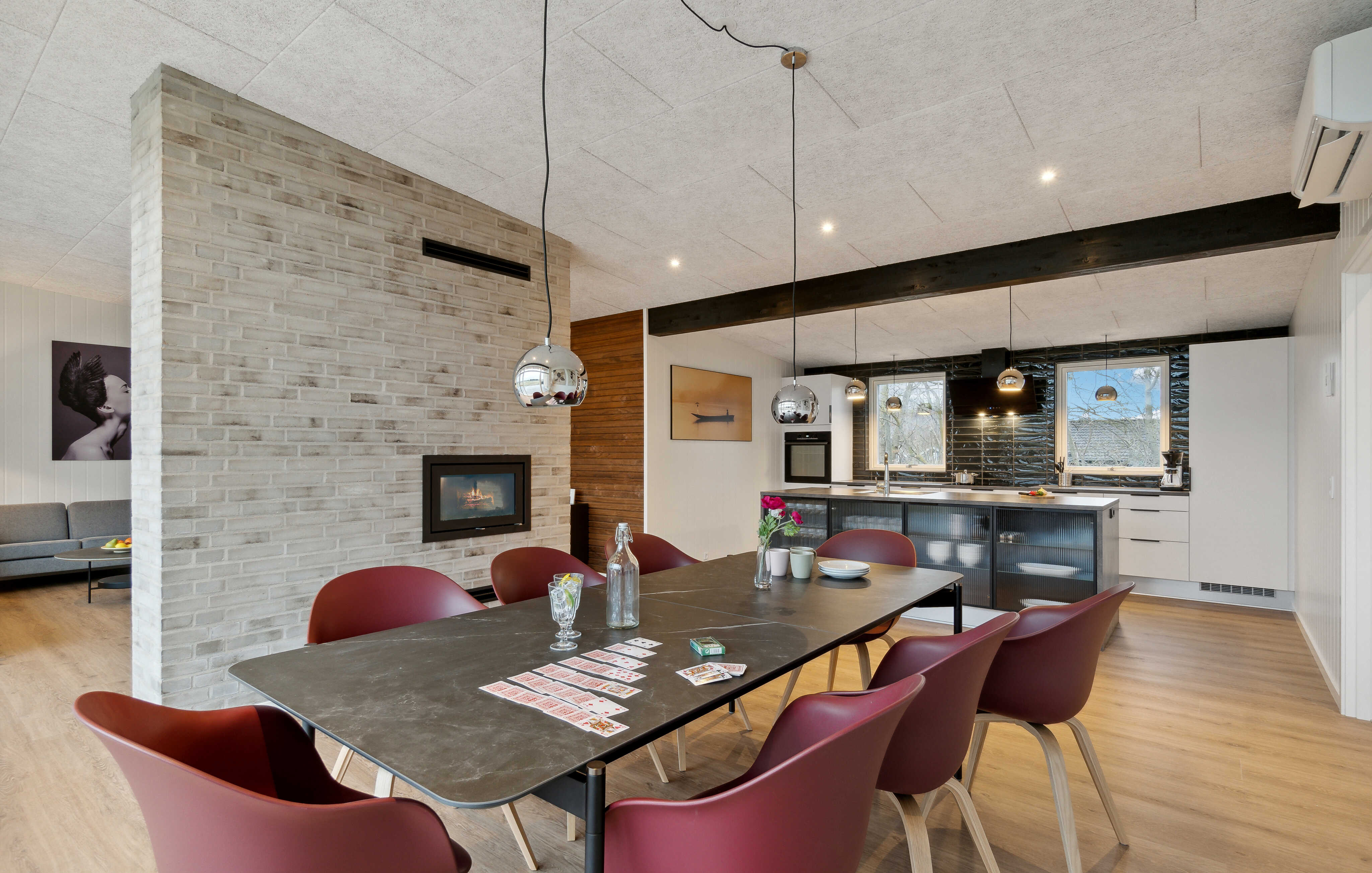 Det store lyse opholdrum i luksushus nr. 936 til 10.