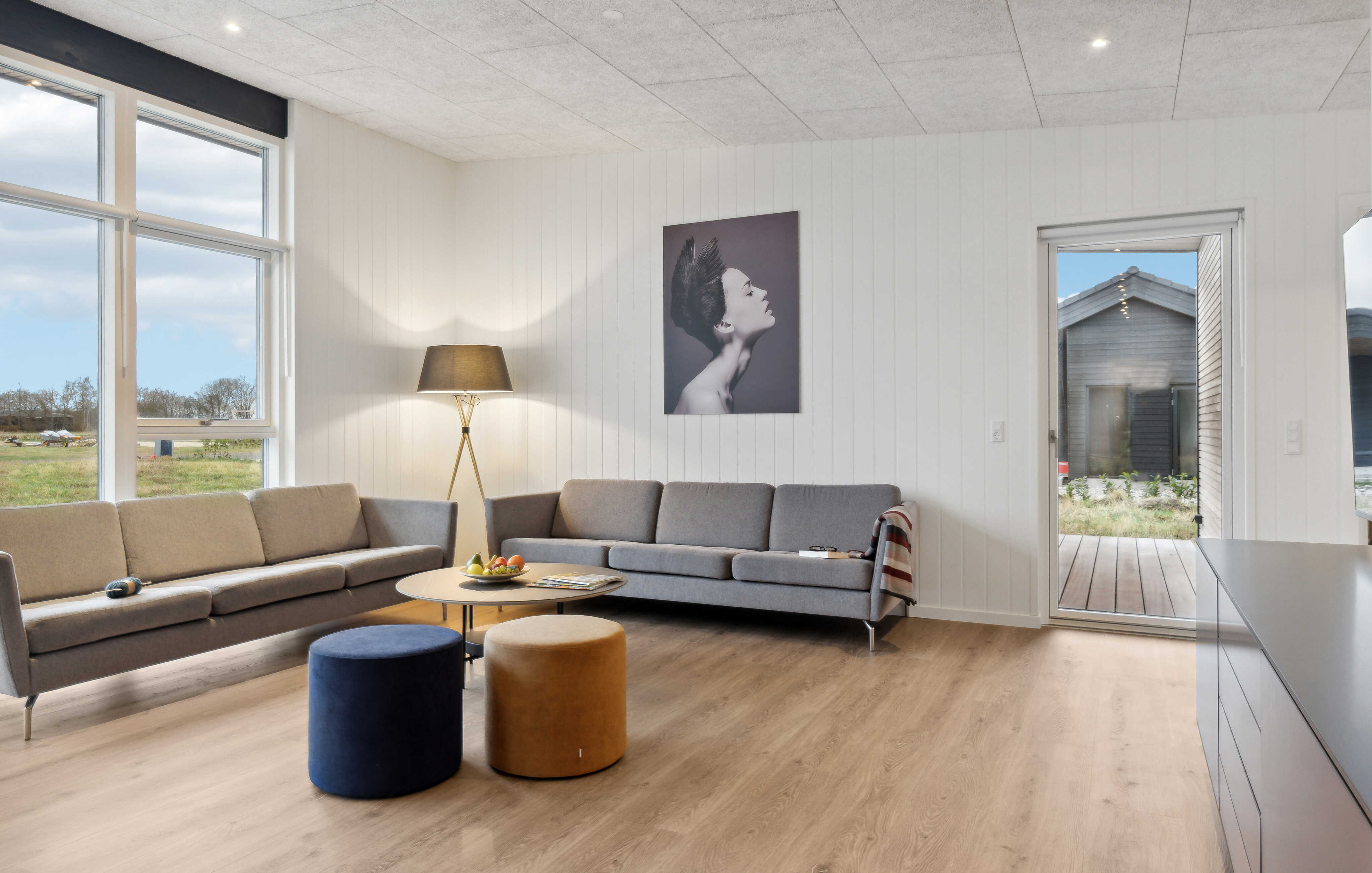 Der er mulighed for hygge i sommerhusets sofaarrangement, når I besøger luksushus nr. 936