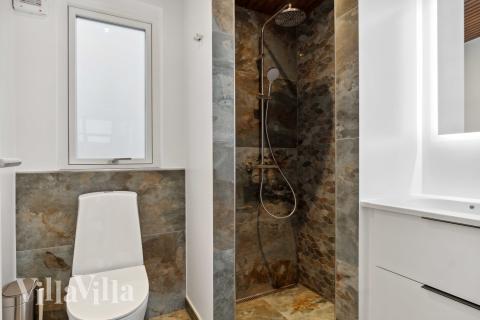 Ét af badeværelserne i luksushus nr. 936