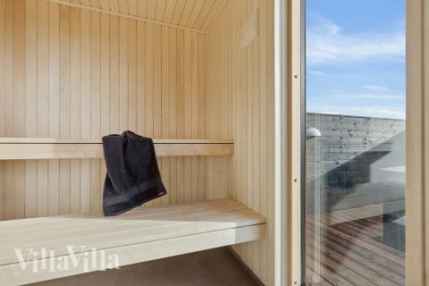 Nyd varmen i saunaen i luksushus nr. 902 til 18 personer