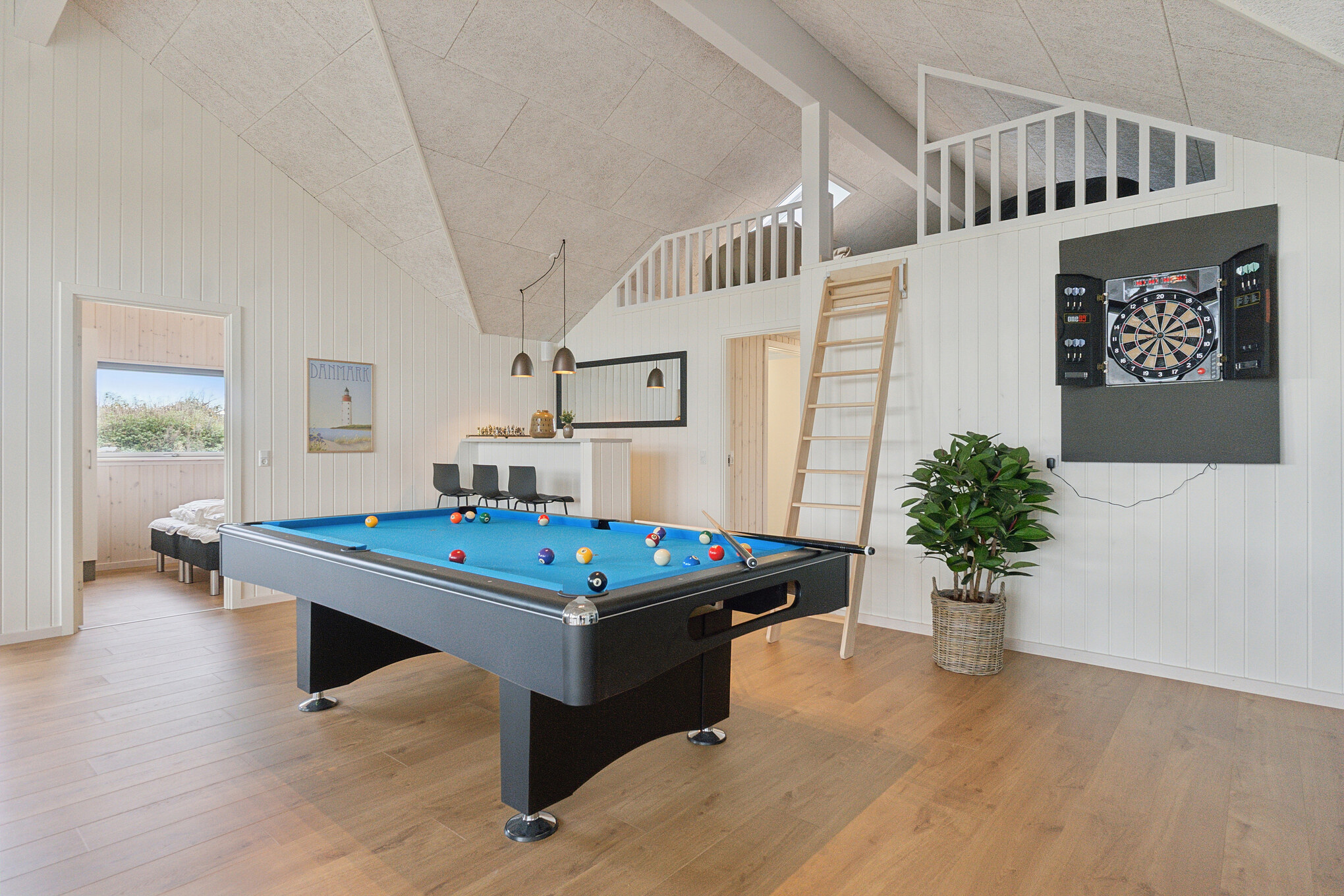 Aktivitetsrum i luksushus nr. 902 med 7 soveværelser og plads til 18 personer.