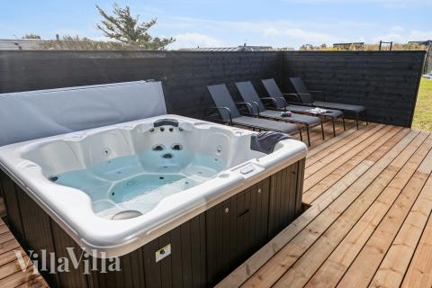 Nyd varmen i spaen i luksushus nr. 902 i Nordjylland