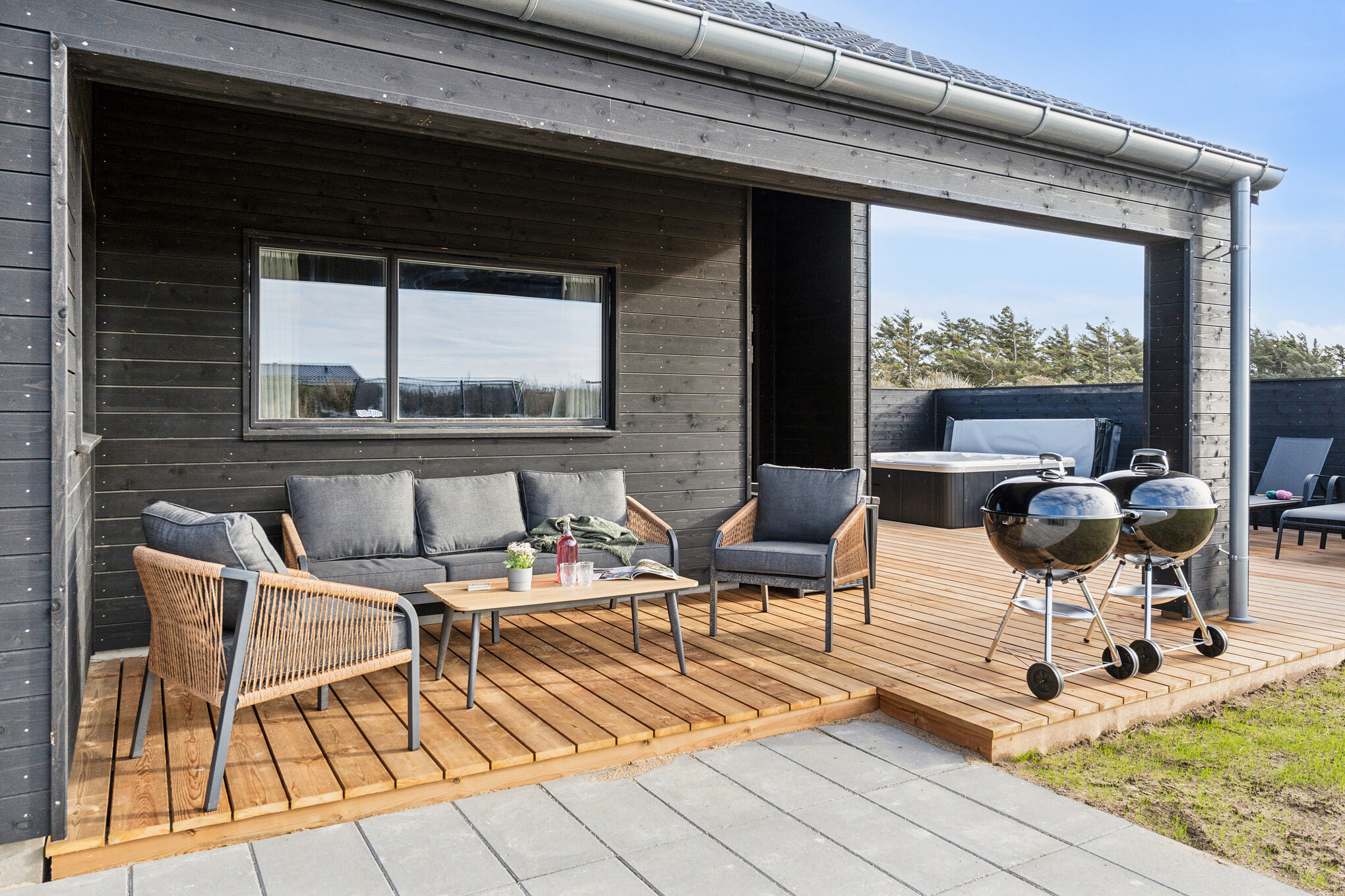 Luksushus nr. 902 har en dejlig terrasse med gode havemøbler til 18 personer.