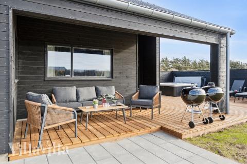 Luksushus nr. 902 har en dejlig terrasse med gode havemøbler til 18 personer.