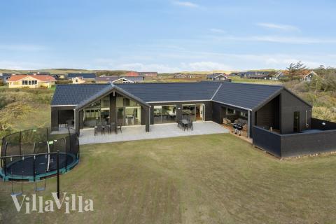 Dette skønne poolhus nr. 902 med plads til 18 personer ligger i Nordjylland