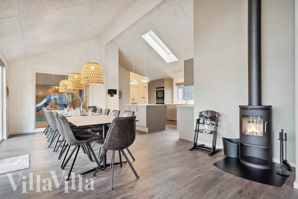 Det store lyse opholdrum i luksushus nr. 918 til 18.