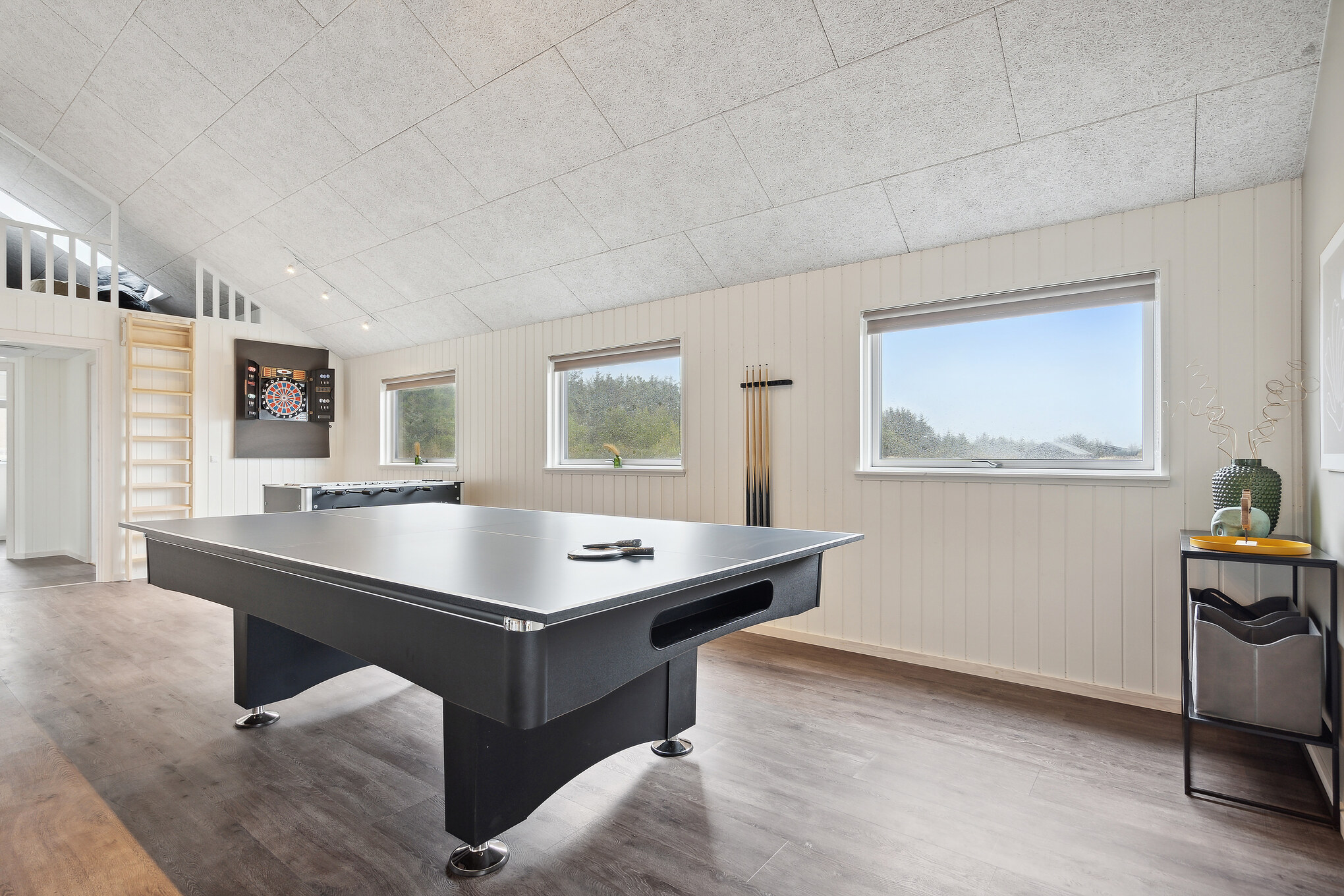 Ud over de mange timer, man kan bruge i husets pool-afdeling, så byder luksushus 918 også på billard/bordtennis og dart