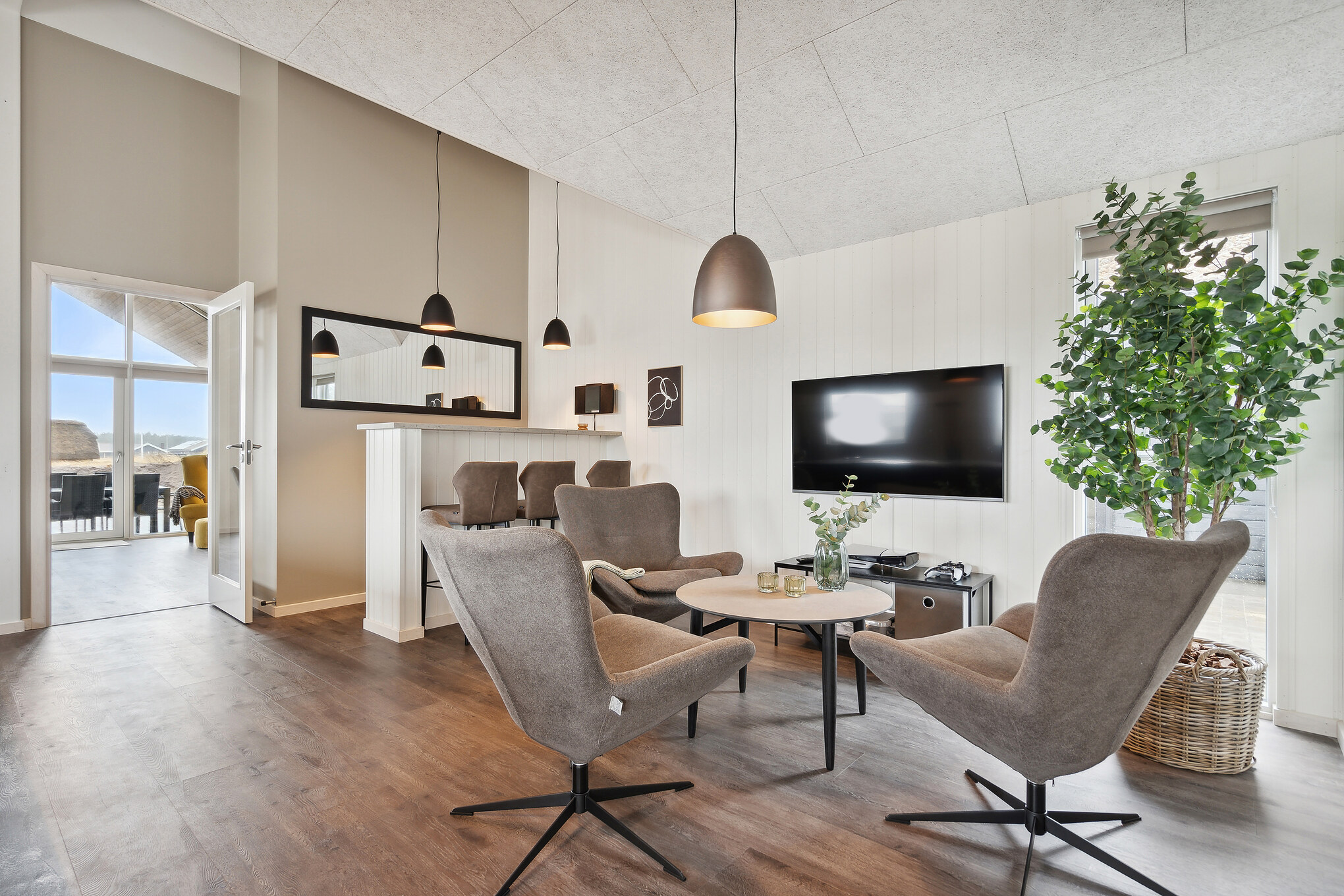 Luksushus 918 til 18 personer byder på et stort aktivitetsrum med bl.a. billard og dart