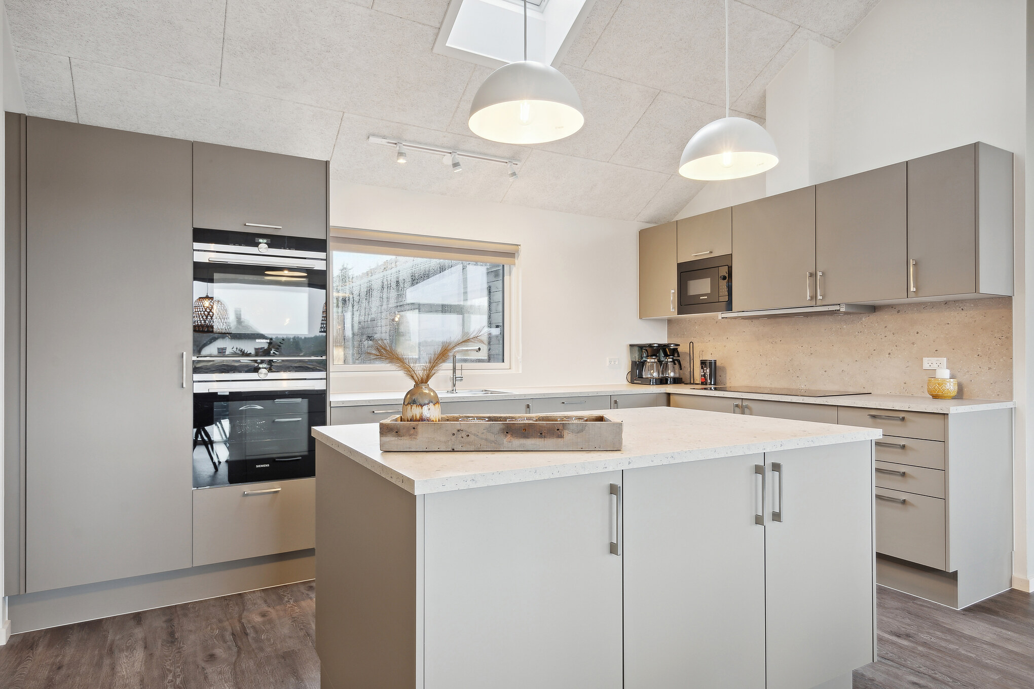 Køkkenet i luksushus nr. 918 er udstyrret, så I let kan lave mad til 18 personer.