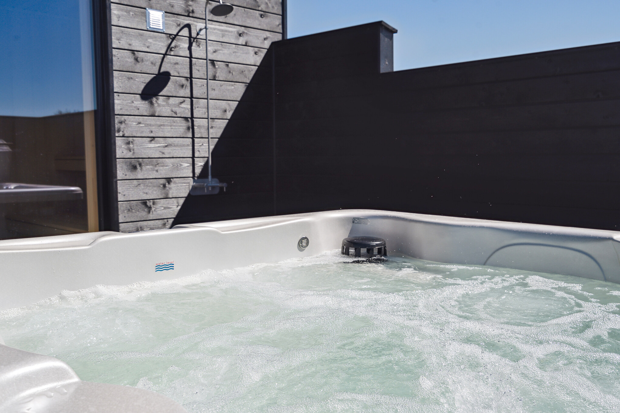 Nyd varmen i spaen i luksushus nr. 918 i Vestjylland