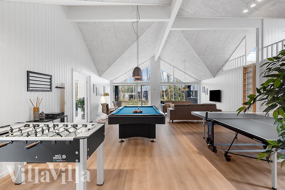 Ud over de mange timer, man kan bruge i husets pool-afdeling, så byder luksushus 905 også på billard/bordtennis og dart