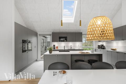 Køkkenet i luksushus nr. 905 er godt indrettet.