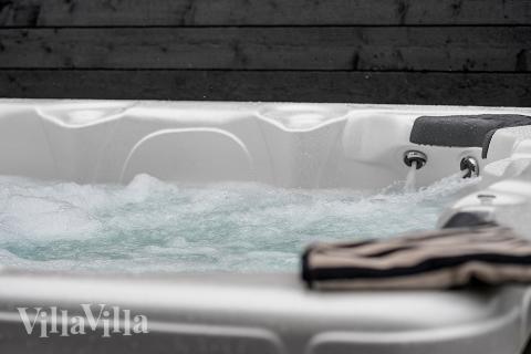 Nyd varmen i spaen i luksushus nr. 905 i Lolland/Falster/Møn