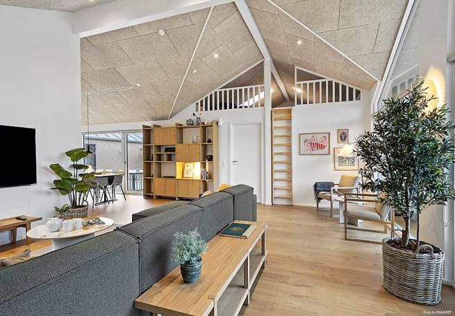 Sofahjørnet i luksushus 903 i Nordjylland.